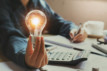 14年的十九座五菱校车拆车还能卖多少钱