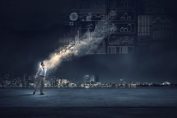 14年的十九座五菱校车拆车还能卖多少钱